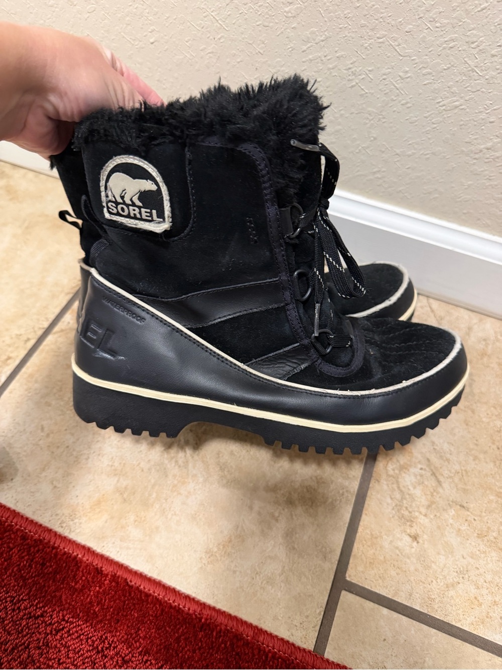 Sorel Black Lace-Up Women's Winter Boots with Faux Fur Cuff